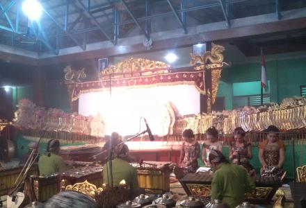 PAGELARAN WAYANG KULIT DI DESA TERONG